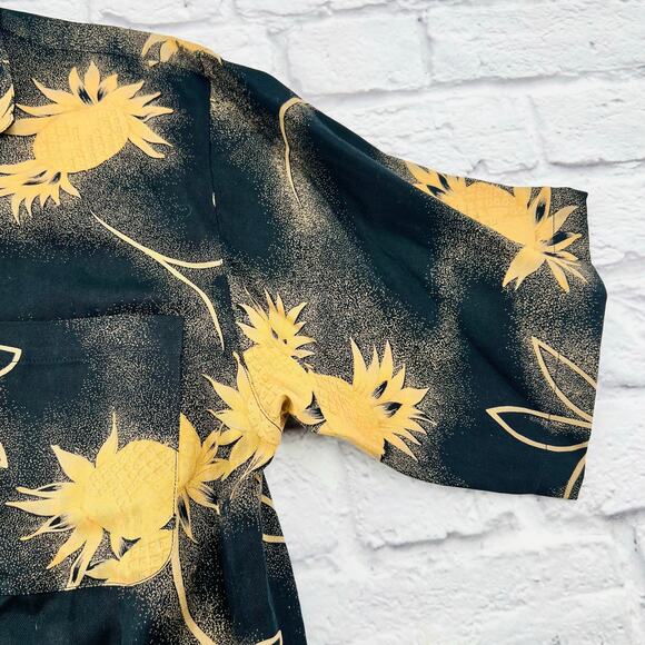 TOMMY BAHAMA Men's Camp Hawaiian Pineapple‎ Button Up Shirt Small Black/Tan - Picture 3 of 9